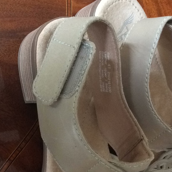 Shoes - Picture 4 of 8